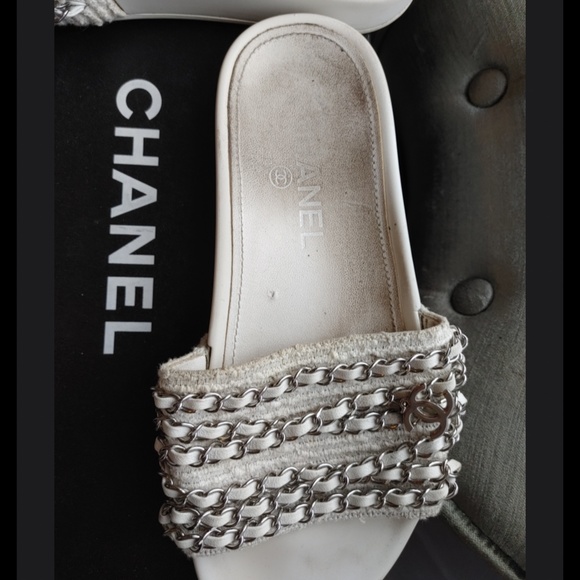 CHANEL CHAIN TROPICONIC SANDALS WHITE VERY RARE - Picture 2 of 3